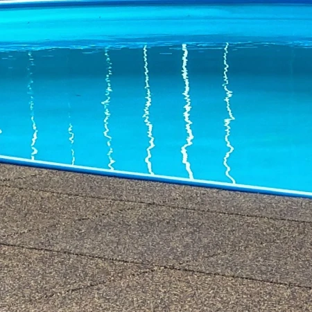 Wetterfeste und frostbeständige Fliesen für die Gestaltung von Schwimmbädern in Freibädern.