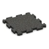 Terrasseflise von WARCO im Farbdesign Mørkegrå granit mit den Abmessungen 50 x 50 x 4 cm | 0,25 m². Produktfoto von Artikel 2845 in der Aufsicht von schräg vorne.