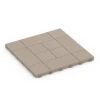 Panelmønster – Terrassefliser von WARCO im Farbdesign Vanilje mit den Abmessungen 38,5 x 38,5 x 2 cm | 0,15 m². Produktfoto von Artikel 6238 in der Aufsicht von schräg vorne.