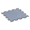 Fitness Performance Elite Træningsgulv von WARCO im Farbdesign Disgrå mit den Abmessungen 100 x 100 x 2 cm | 1,00 m². Produktfoto von Artikel 6150 in der Aufsicht von schräg vorne.