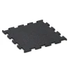 Fitness Performance Elite Træningsgulv von WARCO im Farbdesign Let Rød Sprinklet mit den Abmessungen 50 x 50 x 1,5 cm | 0,25 m². Produktfoto von Artikel 3769 in der Aufsicht von schräg vorne.