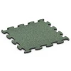 Fitnessgulv Max System von WARCO im Farbdesign Engelsk græs mit den Abmessungen 98 x 98 x 2,8 cm. Produktfoto von Artikel 6888 in der Aufsicht von schräg vorne.