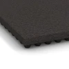 Detailaufnahme der Randausprägung von WARCO-Produkt 3643, Luksus staldmåtte, Format 100 × 50 × 5,5 cm, Farbe Antracit.