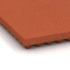 Detailaufnahme der Randausprägung von WARCO-Produkt 3644, Luksus staldmåtte, Format 100 × 50 × 5,5 cm, Farbe Murstenrød.