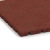 Detailaufnahme der Randausprägung von WARCO-Produkt 3966, Hundeliggemåtte, Format 50 × 50 × 2,5 cm, Farbe Murstenrød.