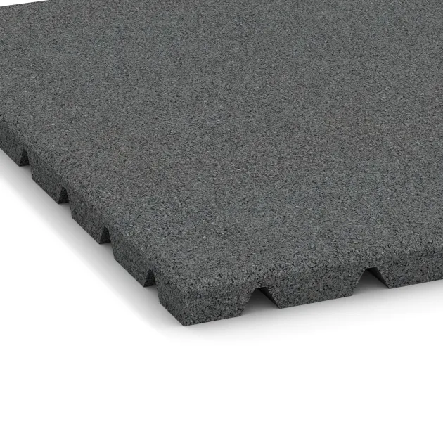 Detailaufnahme der Randausprägung von WARCO-Produkt 0535, Terrasseflise 2,5 cm, Format 500 x 500 x 25 mm, Farbe Skifergrå.