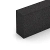 Detailaufnahme der Randausprägung von WARCO-Produkt 7028, Gummi bloktrin af gummigranulat, Format 100 x 30 x 15 cm, Farbe Antracit.