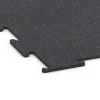 Detailaufnahme der Randausprägung von WARCO-Produkt 6456, Fitnessgulv Kompakt, Format 50 × 50 × 0,8 cm, Farbe Let Rød Sprinklet.