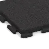 Detailaufnahme der Randausprägung von WARCO-Produkt 1386, Gangfliser Classic, Format 500 x 500 x 40 mm, Farbe Anthracite.