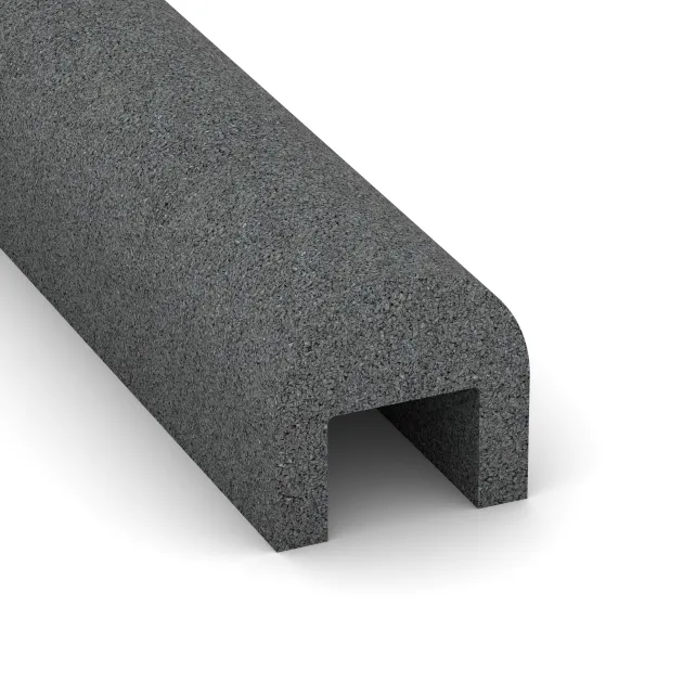 Detailaufnahme der Randausprägung von WARCO-Produkt 2583, Bordsteinkappe, Format 1000 x 100 x 100 - [50 x 50]mm, Farbe Skifergrå.