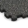 Detailaufnahme der Randausprägung von WARCO-Produkt 3848, Poolflise fugfri, Format 306 x 306 x 20 mm, Farbe Mørkgrå Granit.