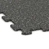 Detailaufnahme der Randausprägung von WARCO-Produkt 1019, Fitnessgulv Kompakt, Format 970 x 970 x 8 mm | 0,94 m, Farbe Mørkgrå Granit.
