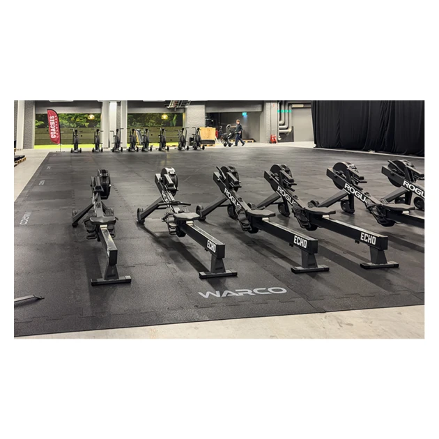 Detailaufnahme der Randausprägung von WARCO-Produkt 6191, Lejegulv Fitness Performance Elite, Format 15 × 20 m | 300 m², Farbe Antracit.