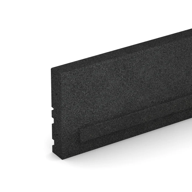 Detailaufnahme der Randausprägung von WARCO-Produkt 3784, Gummi Bordsten, Format 100 × 5 × 25 cm, Farbe Antracit.