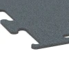 Detailaufnahme der Randausprägung von WARCO-Produkt 6157, Fitness Performance Elite Træningsgulv, Format 100 x 100 x 1 cm | 1,00 m², Farbe Bregnegrøn.