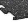 Detailaufnahme der Randausprägung von WARCO-Produkt 3777, Fitness Performance Elite Træningsgulv, Format 100 x 100 x 1,5 cm | 1,00 m², Farbe Let Grå Sprøjtet.