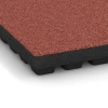 Detailaufnahme der Randausprägung von WARCO-Produkt 6140, Faldsikringsflise – 205 cm, Format 50 x 50 x 7 cm, Farbe Tomatrød.
