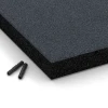 Detailaufnahme der Randausprägung von WARCO-Produkt 6269, Faldsikringsflise – 180 cm, Format 50 x 50 x 6 cm, Farbe Skifergrå.
