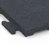 Detailaufnahme der Randausprägung von WARCO-Produkt 6978, Træningsgulvflise Classic, Format 50 x 50 x 3 cm | 0,25 m², Farbe Skifergrå.
