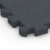 Detailaufnahme der Randausprägung von WARCO-Produkt 6983, Boldbaneflise, Format 50 x 50 x 4 cm | 0,25 m², Farbe Skifergrå.