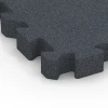 Detailaufnahme der Randausprägung von WARCO-Produkt 6408, Faldsikringsflise – 220 cm, Format 50 x 50 x 6 cm | 0,25 m², Farbe Skifergrå.