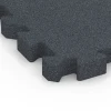 Detailaufnahme der Randausprägung von WARCO-Produkt 6404, Faldsikringsflise – 190 cm, Format 50 x 50 x 5 cm | 0,25 m², Farbe Skifergrå.