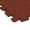Detailaufnahme der Randausprägung von WARCO-Produkt 6984, Fitnessgulv, Format 50 x 50 x 2 cm | 0,25 m², Farbe Murstenrød.