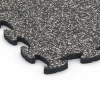 Detailaufnahme der Randausprägung von WARCO-Produkt 6787, Altanfliser i gummi, Format 44,6 x 44,6 x 1,8 cm, Farbe Mørkegrå granit.