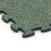 Detailaufnahme der Randausprägung von WARCO-Produkt 6825, Fitness Active gulvflise, Format 44,6 x 44,6 x 1,8 cm, Farbe Engelsk græs.