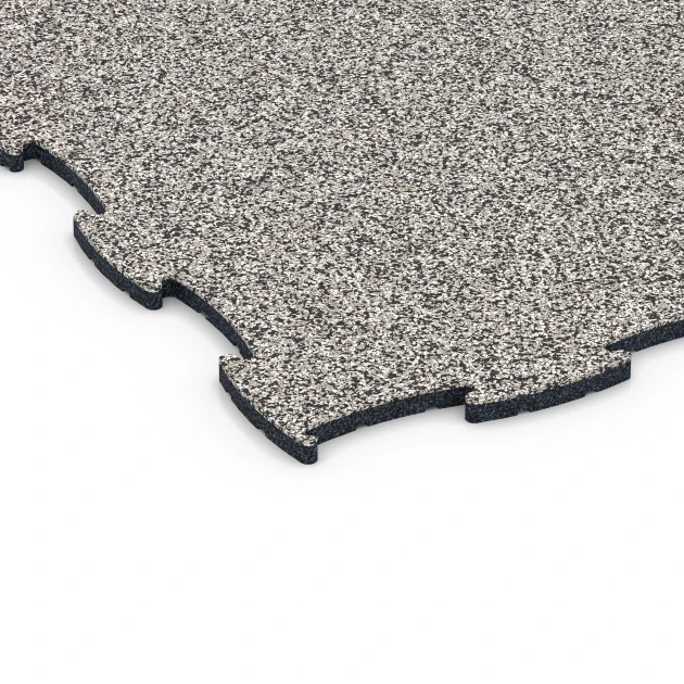 Detailaufnahme der Randausprägung von WARCO-Produkt 6833, Fitness Active gulvflise, Format 97,1 x 97,1 × 1,8 cm, Farbe Grå granit.