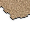 Detailaufnahme der Randausprägung von WARCO-Produkt 6835, Fitness Active gulvflise, Format 97,1 x 97,1 × 1,8 cm, Farbe Terrakotta.