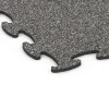 Detailaufnahme der Randausprägung von WARCO-Produkt 6868, Fitnessgulv Max System, Format 98 x 98 × 1,8 cm, Farbe Mørkegrå granit.