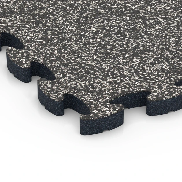 Detailaufnahme der Randausprägung von WARCO-Produkt 6877, Fitnessgulv Max System, Format 44,6 x 44,6 × 2,8 cm, Farbe Mørkegrå granit.
