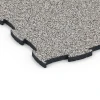 Detailaufnahme der Randausprägung von WARCO-Produkt 6851, Fitness Active gulvflise, Format 97,1 x 97,1 x 2,8 cm, Farbe Grå granit.