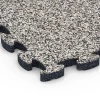 Detailaufnahme der Randausprägung von WARCO-Produkt 6815, Stentæppe klikflise, Format 28,9 x 28,9 x 1,8 cm, Farbe Grå granit.