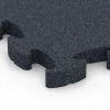 Detailaufnahme der Randausprägung von WARCO-Produkt 6961, Fitness Premium træningsgulv, Format 45,9 x 45,9 x 2,8 cm, Farbe Antracit.