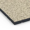 Detailaufnahme der Randausprägung von WARCO-Produkt 7147, Udendørs træningsgulv, Format 60 x 60 x 4 cm | 0,36 m², Farbe Travertin.