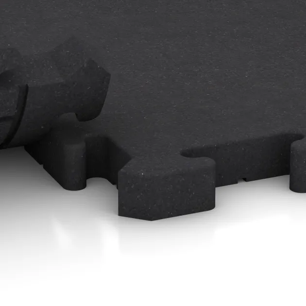 Großaufnahme vom Verbindungssystem von WARCO-Boden 2833 - Fitnessgulv Studio im Farbdesign Anthracite. Abmessungen 500 x 500 x 40 mm.