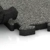 Großaufnahme vom Verbindungssystem von WARCO-Boden 3462 - Fitness Beskyttelsesmåtte im Farbdesign Grå Granit. Abmessungen 1000 x 1000 x 40 mm.