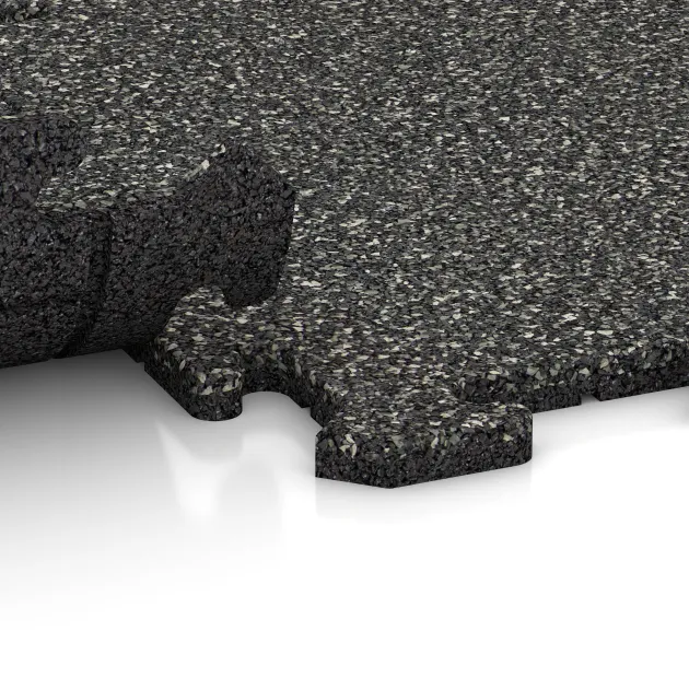 Großaufnahme vom Verbindungssystem von WARCO-Boden 0051 - Gulvflise 1,8 cm im Farbdesign Mørkgrå Granit. Abmessungen 500 x 500 x 18 mm.