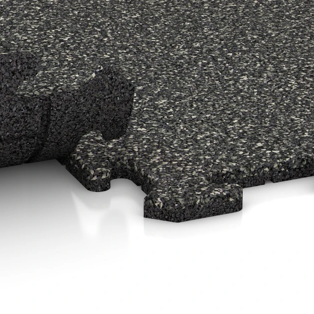 Großaufnahme vom Verbindungssystem von WARCO-Boden 4229 - Sportsplade 1,8 cm im Farbdesign Mørkegrå granit. Abmessungen 100 x 100 x 1,8 cm | 1,00 m².