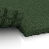 Großaufnahme vom Verbindungssystem von WARCO-Boden 3642 - Staldmåtte HD im Farbdesign Græsgrøn. Abmessungen 100 x 100 x 4 cm.