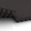 Großaufnahme vom Verbindungssystem von WARCO-Boden 3643 - Luksus staldmåtte im Farbdesign Antracit. Abmessungen 100 × 50 × 5,5 cm.