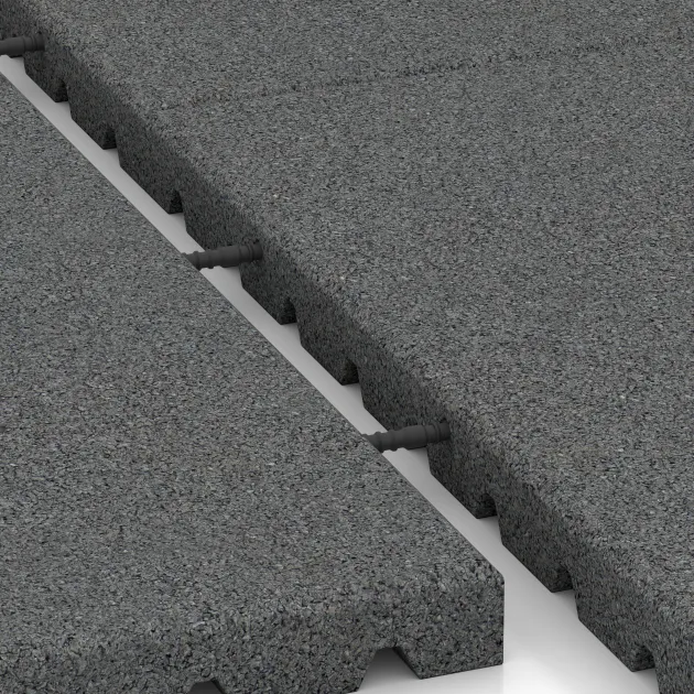 Großaufnahme vom Verbindungssystem von WARCO-Boden 5663 - Legepladsmåtte 4 cm - EN 1177 ≤ 110 cm im Farbdesign Skifergrå. Abmessungen 1000 x 1000 x 40 mm.