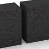 Großaufnahme vom Verbindungssystem von WARCO-Boden 7028 - Gummi bloktrin af gummigranulat im Farbdesign Antracit. Abmessungen 100 x 30 x 15 cm.