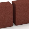 Großaufnahme vom Verbindungssystem von WARCO-Boden 7029 - Gummi bloktrin af gummigranulat im Farbdesign Murstenrød. Abmessungen 100 x 30 x 15 cm.