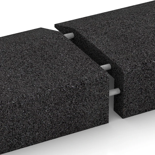 Großaufnahme vom Verbindungssystem von WARCO-Boden 2607 - Gummikant til legeplads – L-formet kantsten im Farbdesign Antracit. Abmessungen 100 x 40 cm | 4,5/14,5 cm.