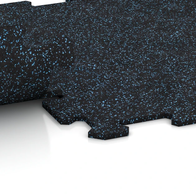 Großaufnahme vom Verbindungssystem von WARCO-Boden 0917 - Fitnessgulv Kompakt im Farbdesign Let Blå Sprøjtet. Abmessungen 485 x 485 x 8 mm | 0,235 m².