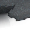 Großaufnahme vom Verbindungssystem von WARCO-Boden 6451 - Fitnessgulv Kompakt im Farbdesign Let Blå Sprøjtet. Abmessungen 100 × 100 × 0,8 cm.
