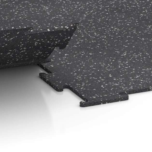 Großaufnahme vom Verbindungssystem von WARCO-Boden 6452 - Fitnessgulv Kompakt im Farbdesign Let Grå Sprøjtet. Abmessungen 100 × 100 × 0,8 cm.